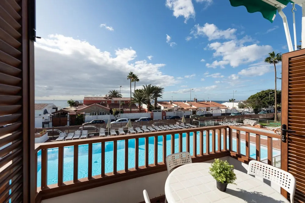 Nice Apartment Swimming Pool, Parking and Terrace