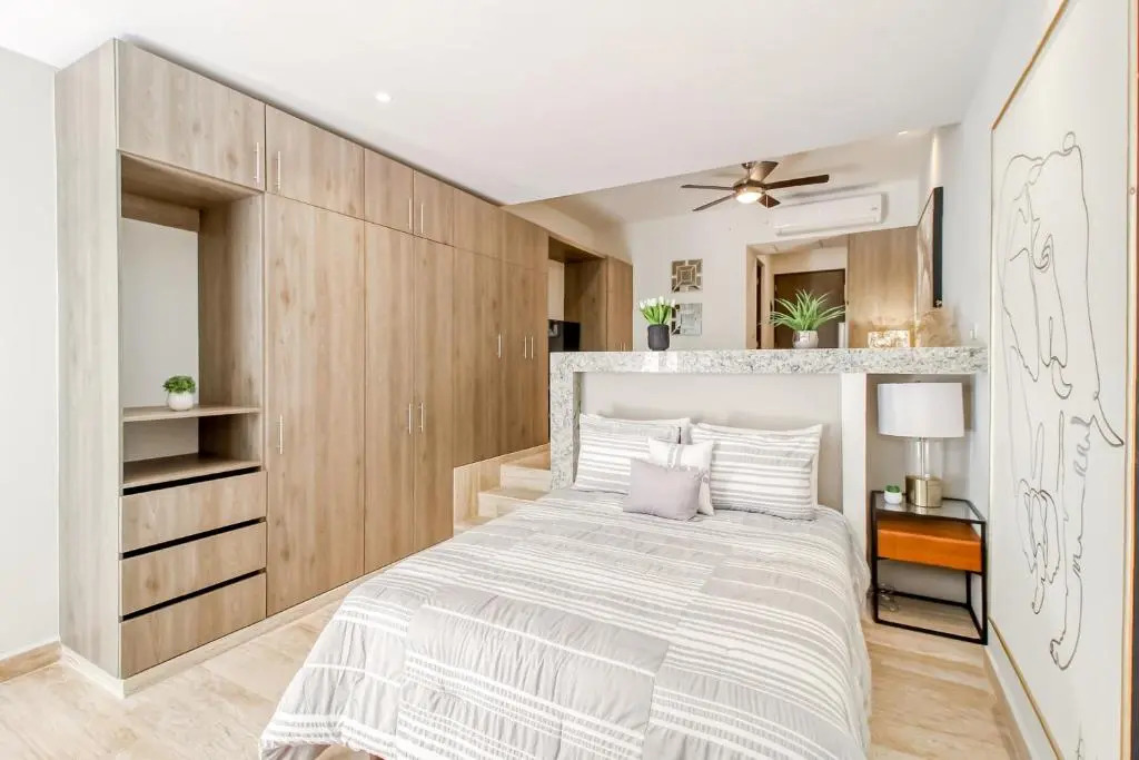 Syrena at 203