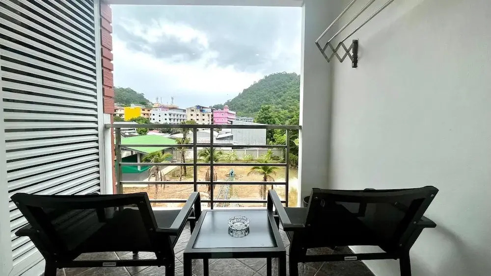 6-49 - 1 Bdr Condo With Balcony and Shared Pool