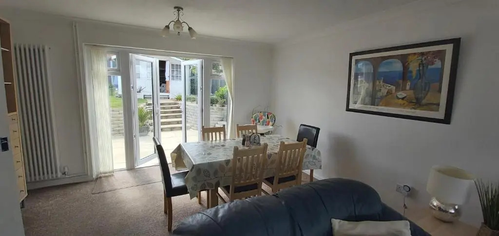 Detached House with Panoramic Sea Views