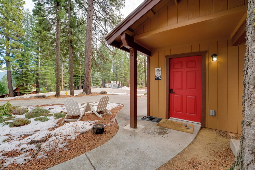 Gateway to Lassen Volcanic! Cozy Woodland Studio