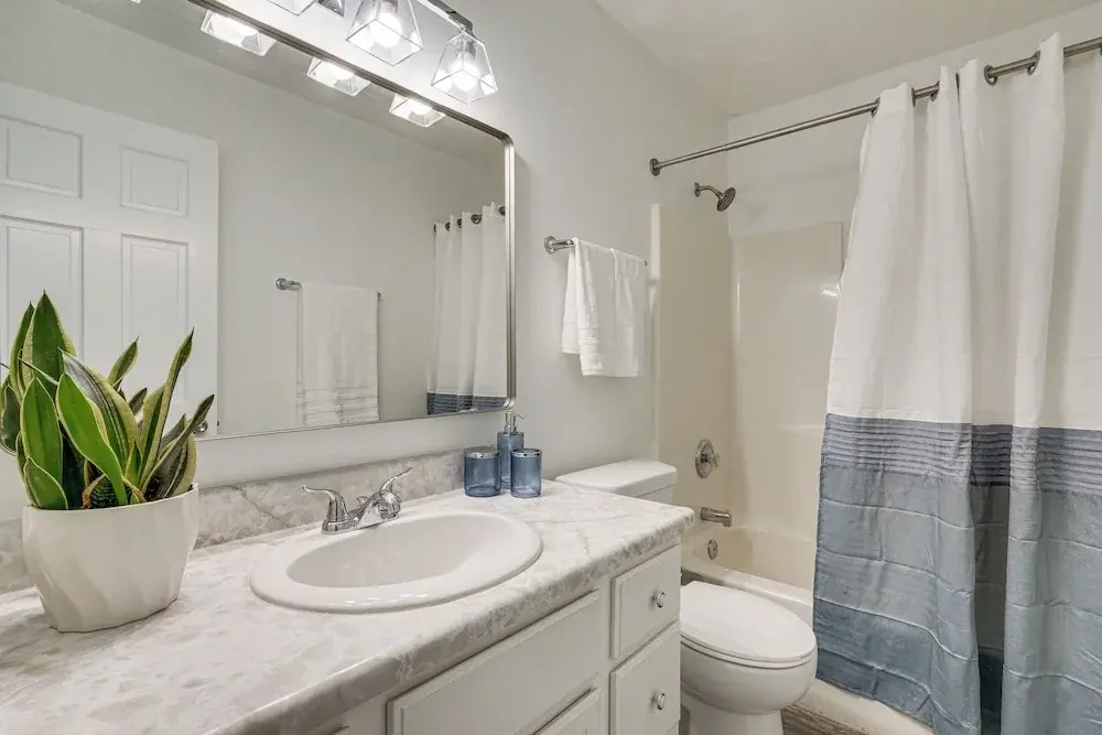 Tranquil Fort Wayne Home: 7 Mi to Downtown