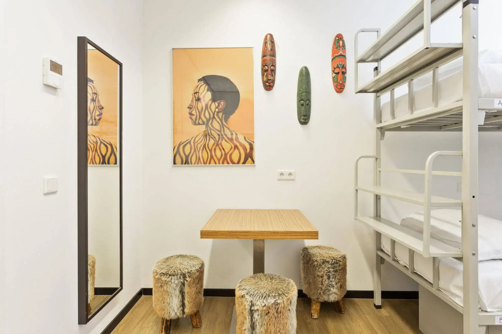 Hostelle - Caters to Women