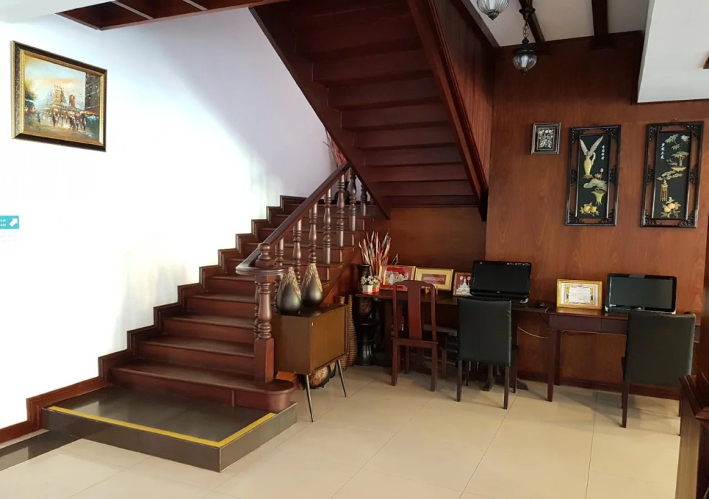 AV Hotel