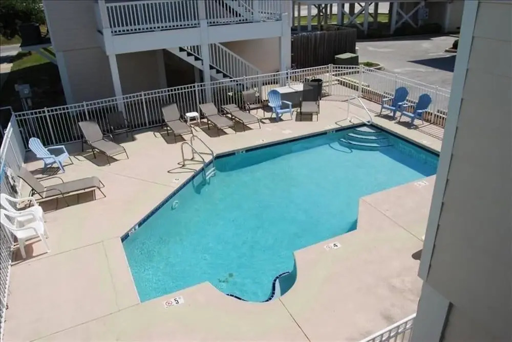 Spinnaker Pointe 1B by RedAwning