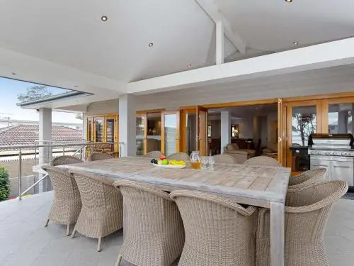 Beauty And The Beach', 88 Foreshore Drive - Large Home With Wifi And Water Views