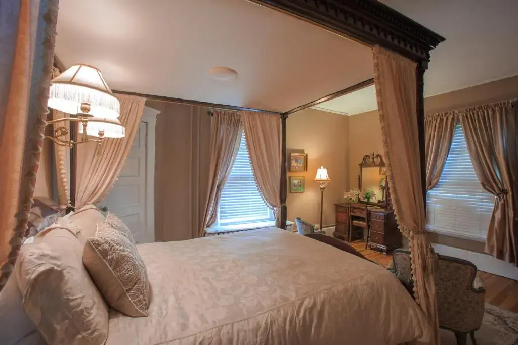 The Lion and the Rose Bed and Breakfast