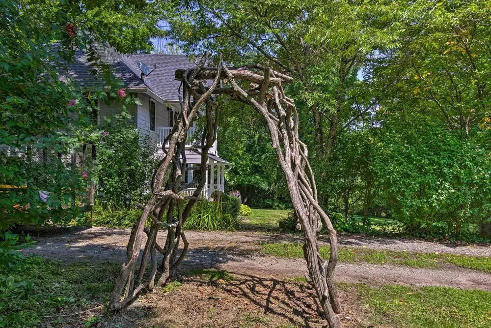 Blue Ridge Mountains Cottage w/ Pergola & Fire Pit