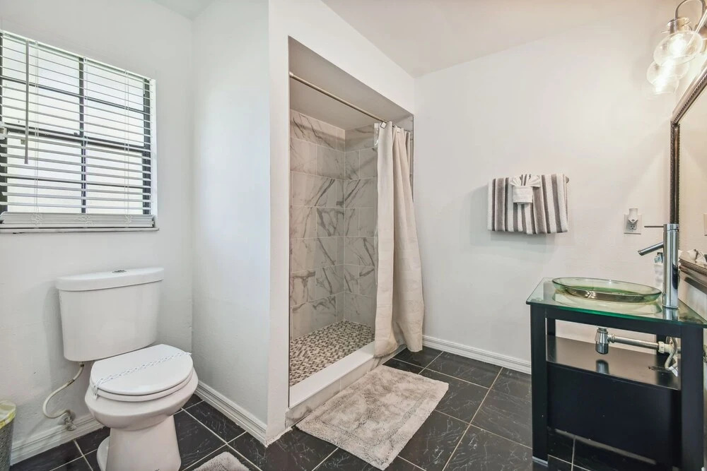 TRANQUILITY. Gated Estate Home. Privacy.
