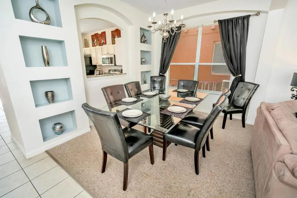 Disney Dream with Hot Tub, Pool, Xbox, Games Room, Lakeview, 10 min to Disney, Clubhouse