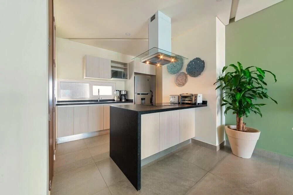 New 1 Br Unit 2 Min From Beach - Pool - King Bed