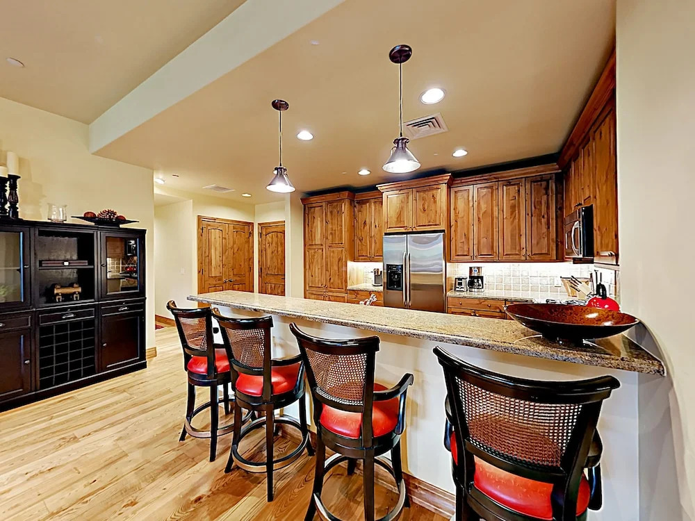 New Listing! The Valley: Luxe Ski-in/ski-out 3 Bedroom Condo