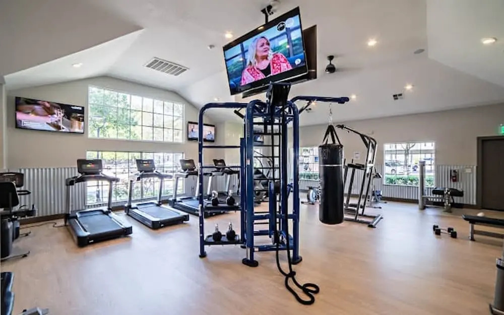 Spacious 2BR King Suites w Pool, Gym, Laundry - Close to Downtown