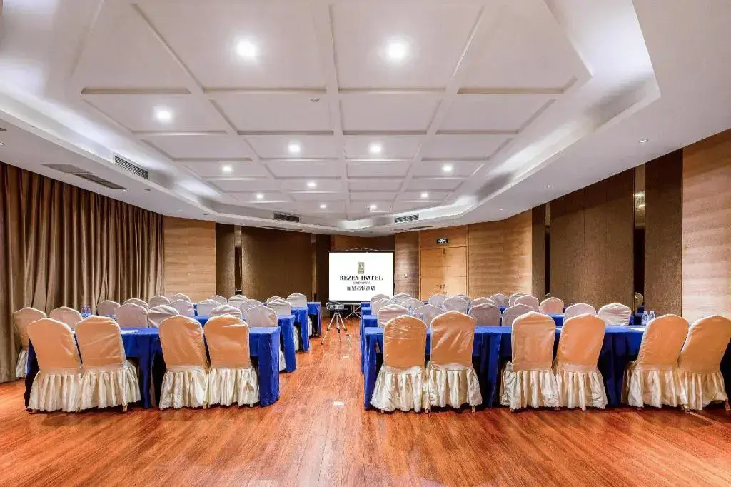 Rezen Kingtown Hotel (Chongqing Ranjiaba)