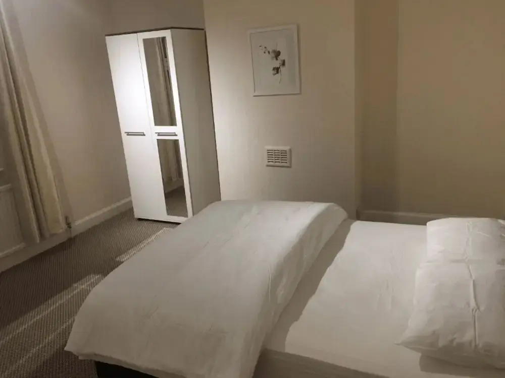 Room in Guest Room - Cheerful big Size Room in Leicester