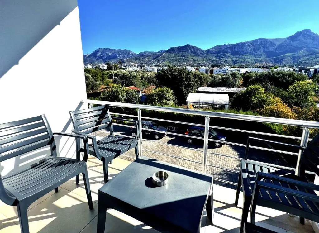 Peaceful Flat with Shared Pool Near Sea in Kyrenia