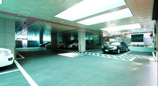 Thebay Hotel