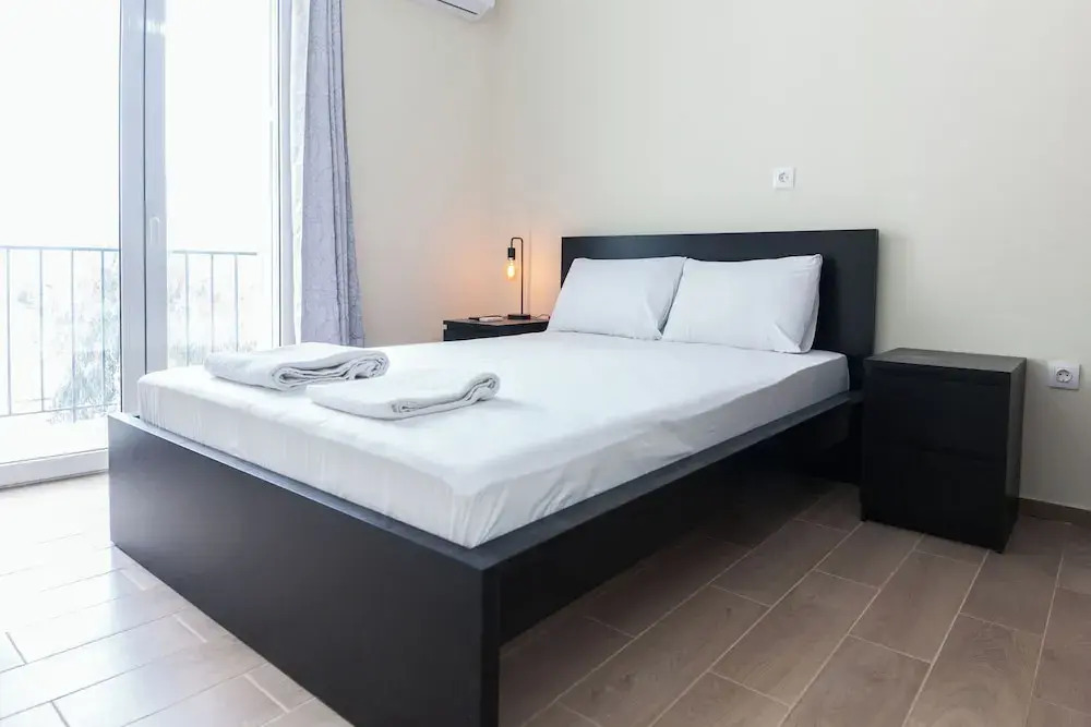 Modern Comfort 1Bd Apt with Balcony