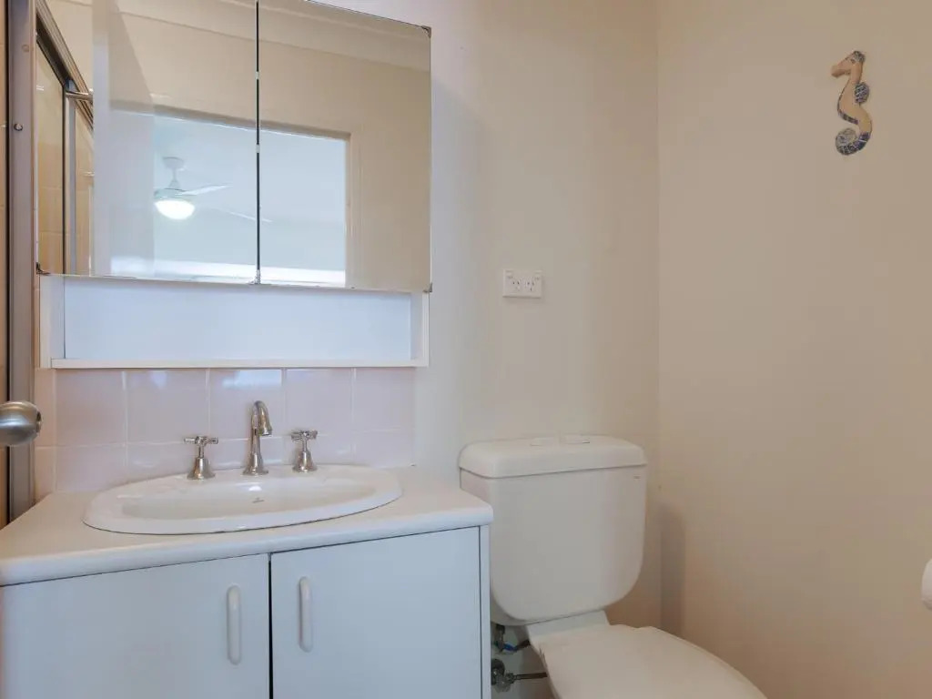 13 'Carindale', 19 Dowling Street - large ground floor unit with pool & tennis court
