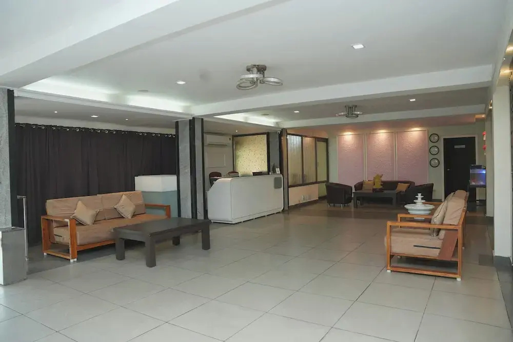 Hotel Grand Leela Krishna