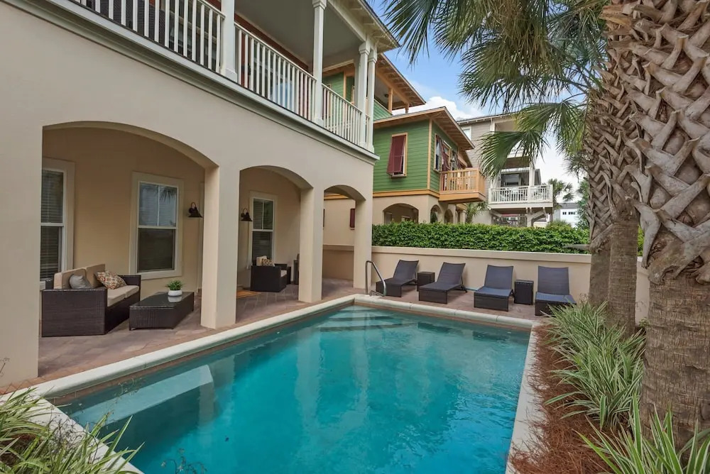 Beach House w Private Pool Near Shops Dining