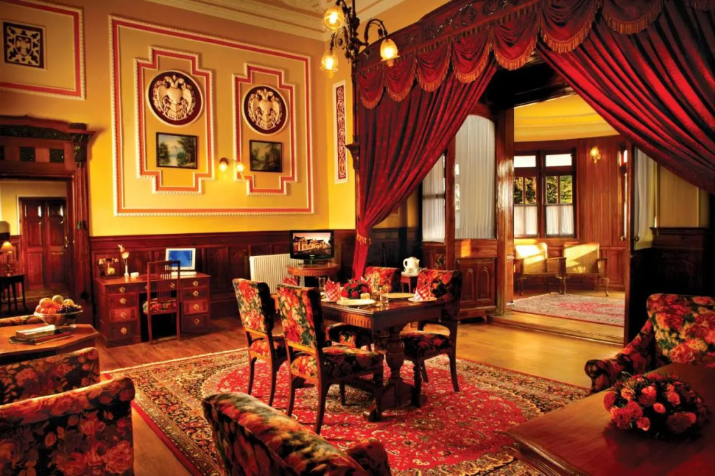 WelcomHeritage Fernhills Royal Palace