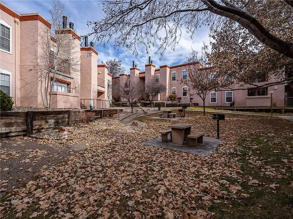 Zia Vista, 2 Bedrooms, Pool Access, Hot Tub, Fitness, Fireplace, Sleeps 4