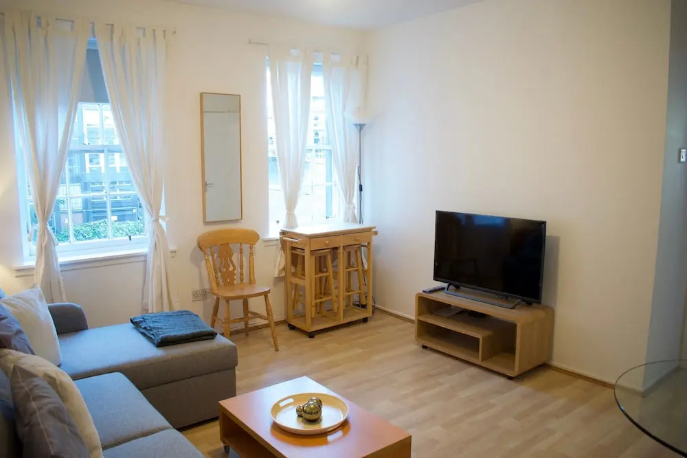 1 Bedroom Apartment With Castle Views in Glassmarket