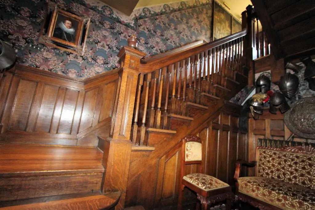 South Broadway Manor B&B - Near Fallingwater, Ohiopyle State Park, Hiking & Biking trails GAP