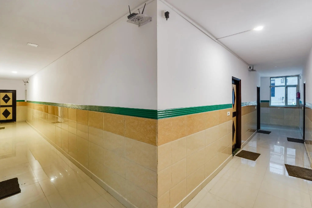 OYO Flagship 77036 Golden Divine Inn
