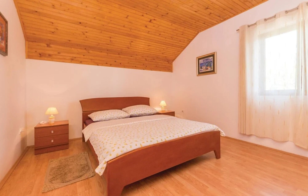 Amazing Home in Lisicic With 4 Bedrooms, Wifi and Outdoor Swimming Pool