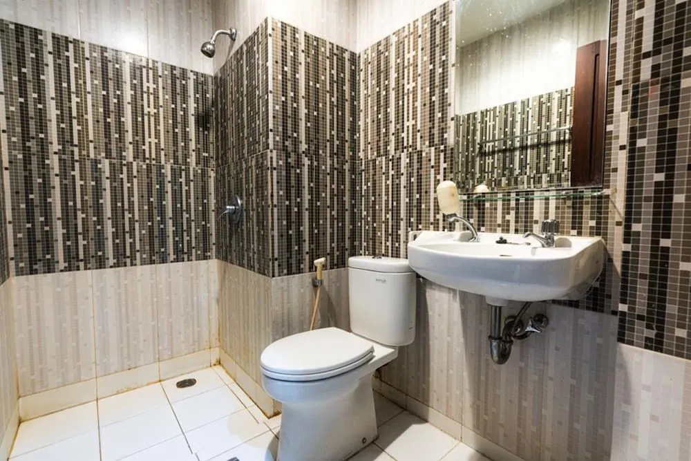 Reddoorz Plus Near Karebosi Area 3