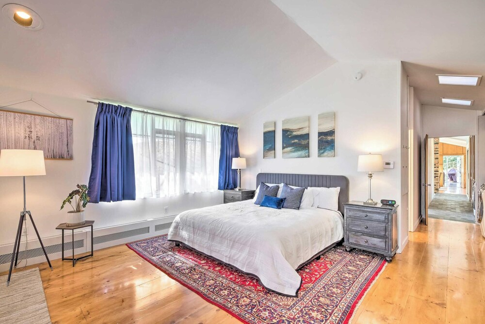 Pristine West Dover Home w/ Deck & Mountain Views!