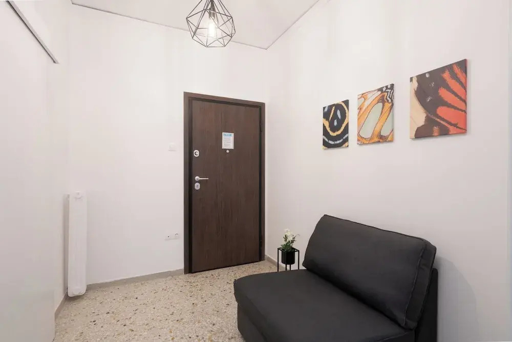 Cozy Apartment in Athens With Balcony, 5 Minutes To Metro