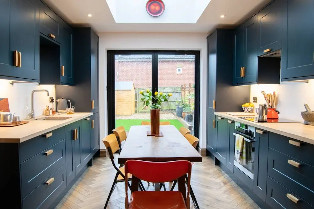 2 Bedroom West London Home With Excellent Connections