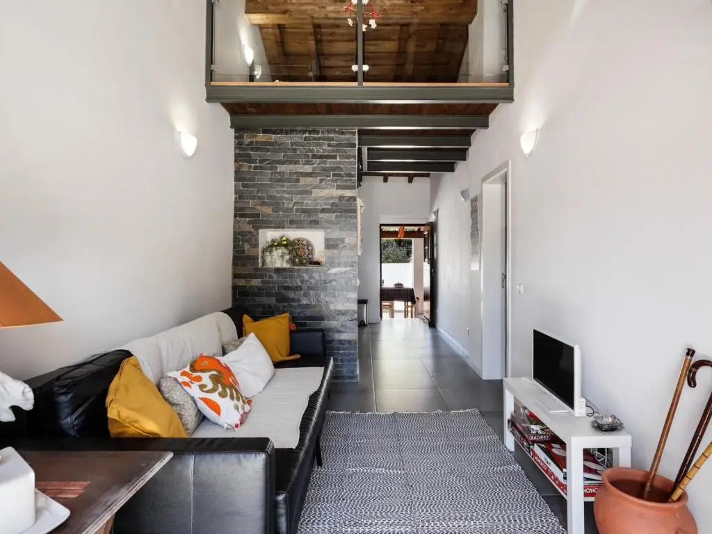 Casa da Fonte / Fountain House