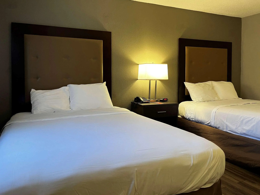 Econo Lodge Spring Lake near Fort Bragg