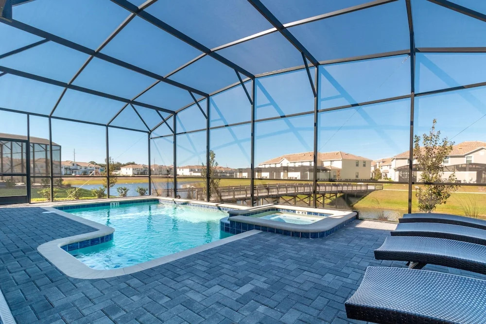 2957 FS - Luxury Oasis: 6BR Villa Pool Game