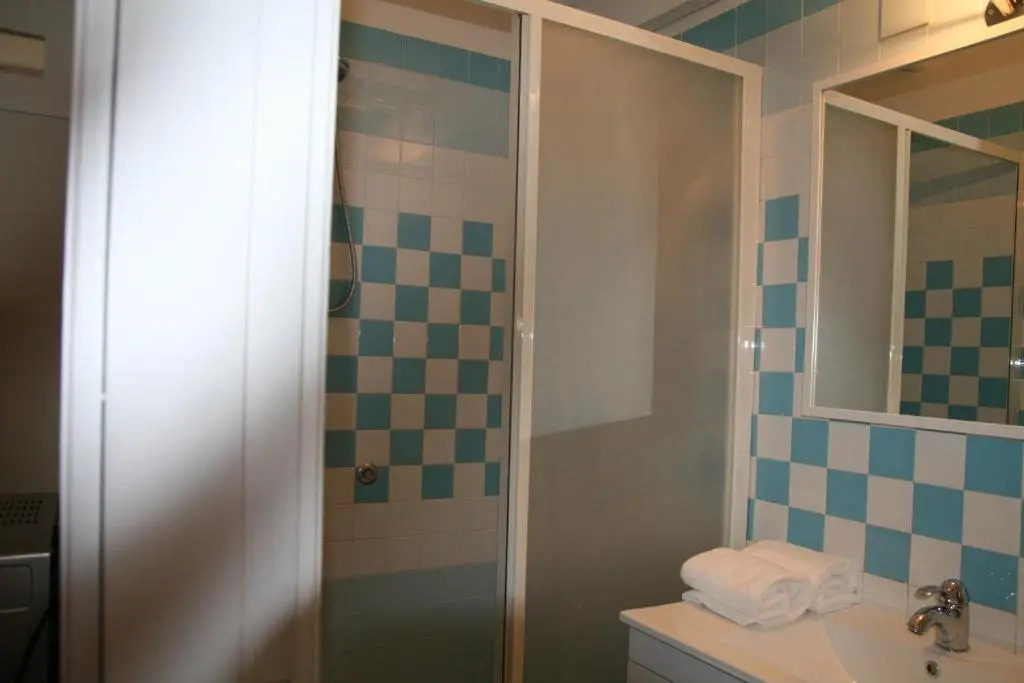 B&B Mini Hotel Incity-close train station and port