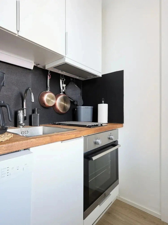 Beautiful Studio in Heart of Downtown