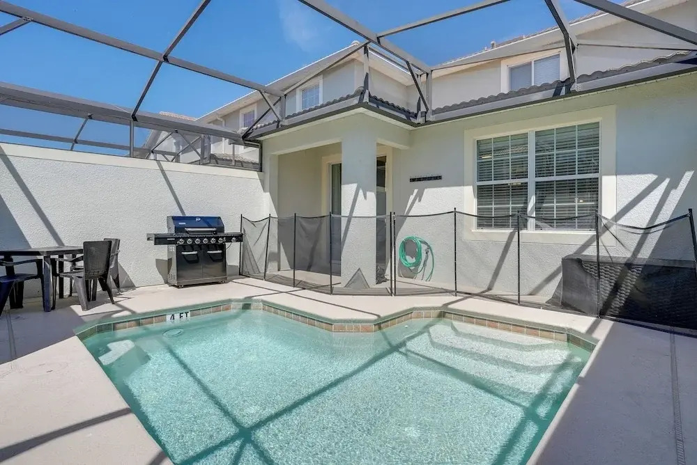 Kissimmee Getaway w/ Pool Access: 5 Mi to Disney