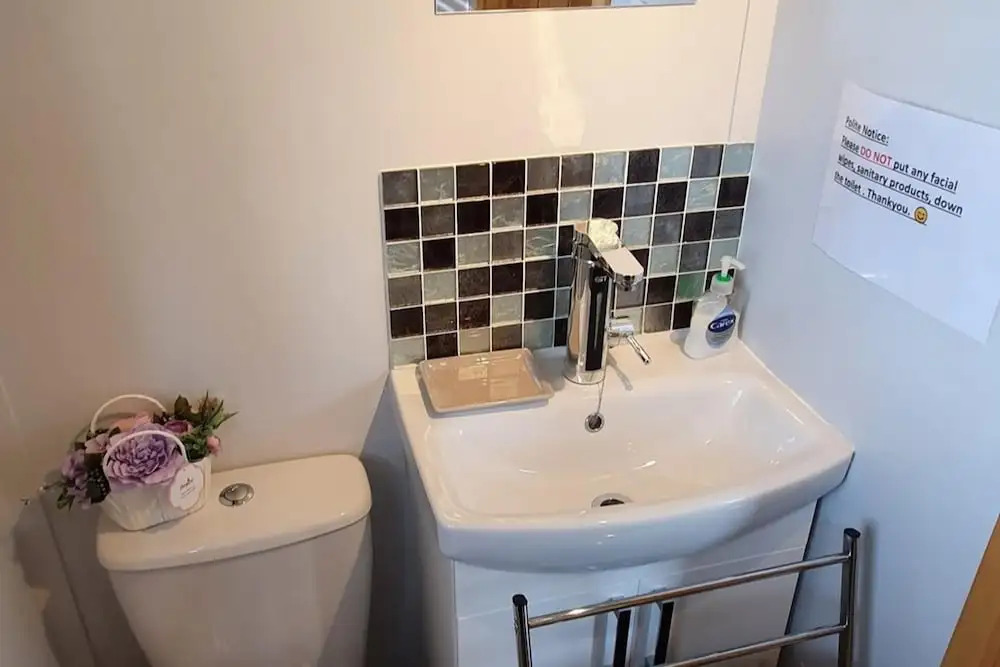 Shepherds Hut-hot tub hire dog friendly