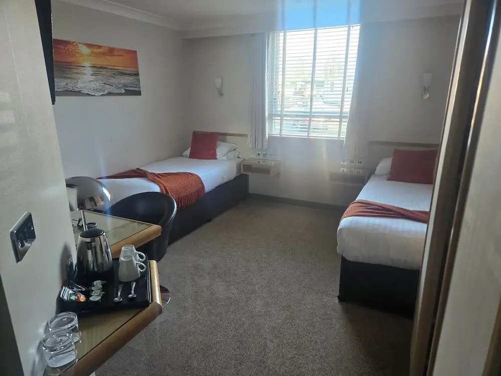 Damon’s Hotel