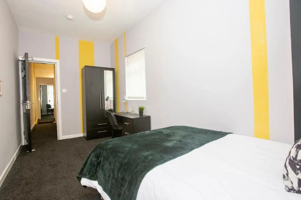 Entire 5 Bed House - Weekly Discounts - By Centre