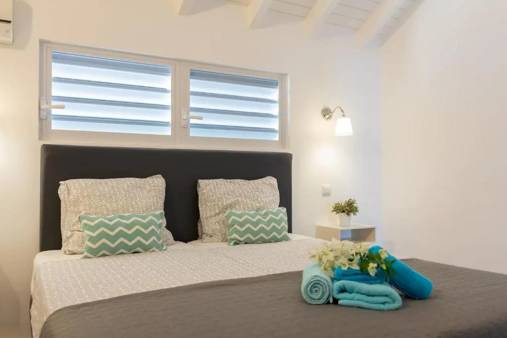 Villa Mistral Curacao - Luxurious 5 bedrooms, 5 min drive from the beach