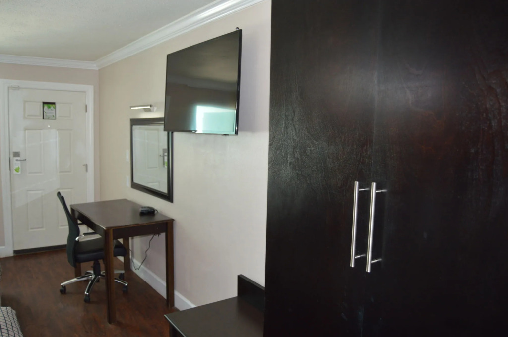 Destin Inn & Suites
