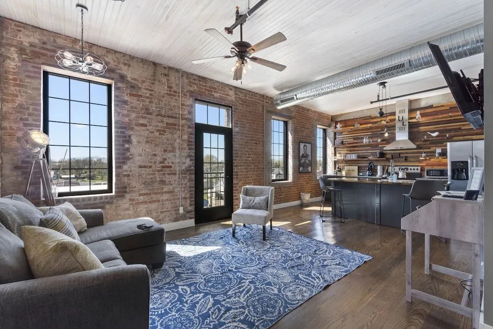Downtown Loft Amazing Bath Tub & Shower #9