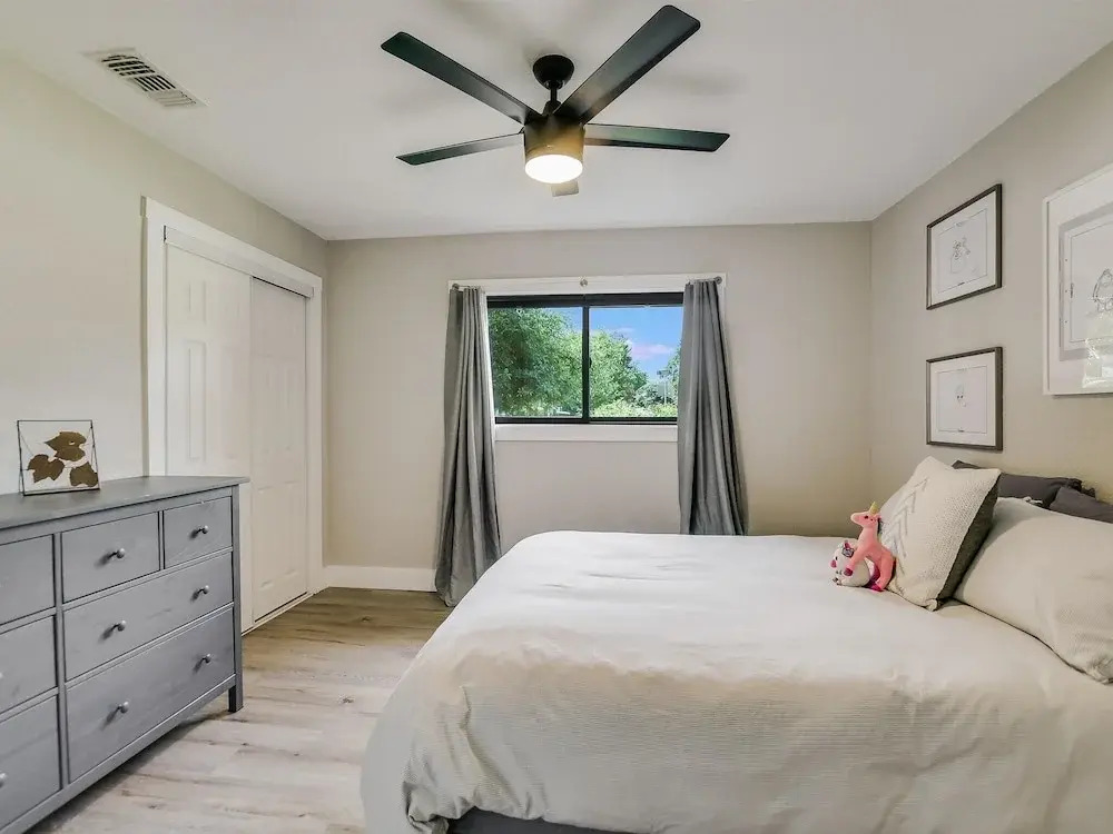 Charming Ranch Home Near Dell With Cocktail Pool