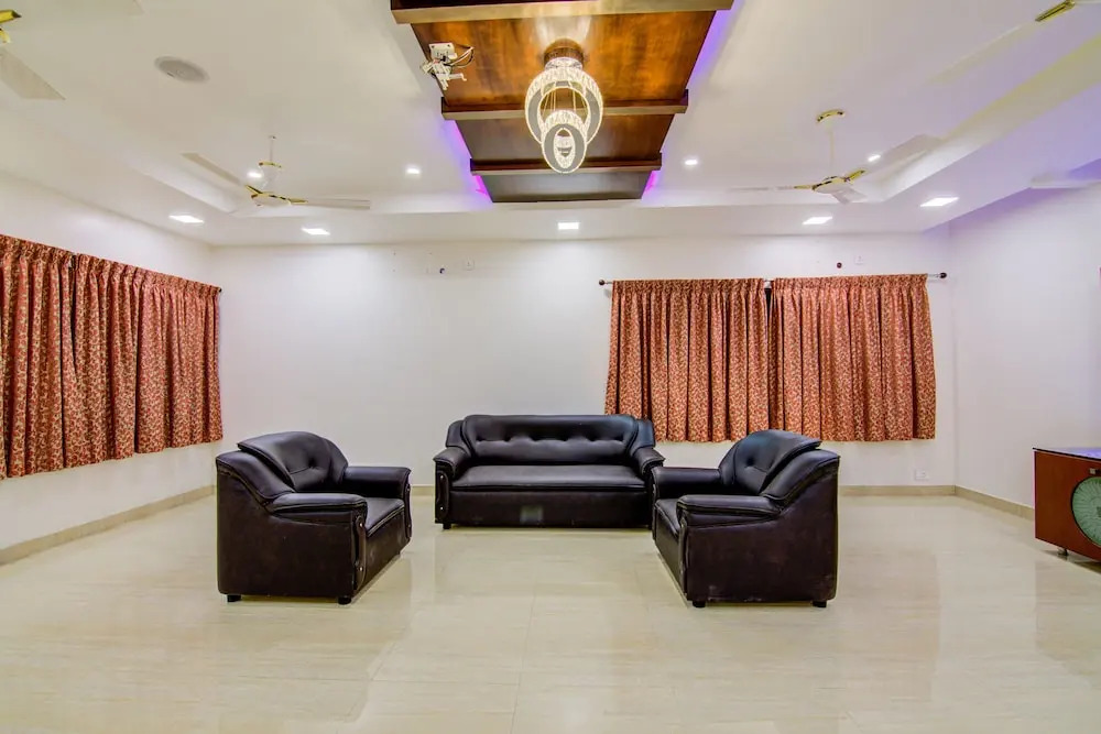 OYO Home 78311 Classic Studio Stays