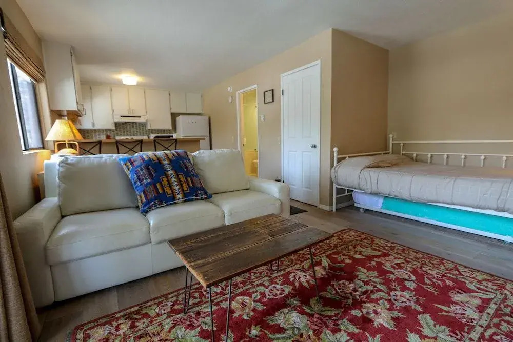 La Vista Blanc 61 Cozy Studio in Central Location, Perfect Mountain Getaway by RedAwning